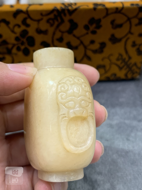 清黄玉浮雕兽耳衔环鼻烟壶 - 图9